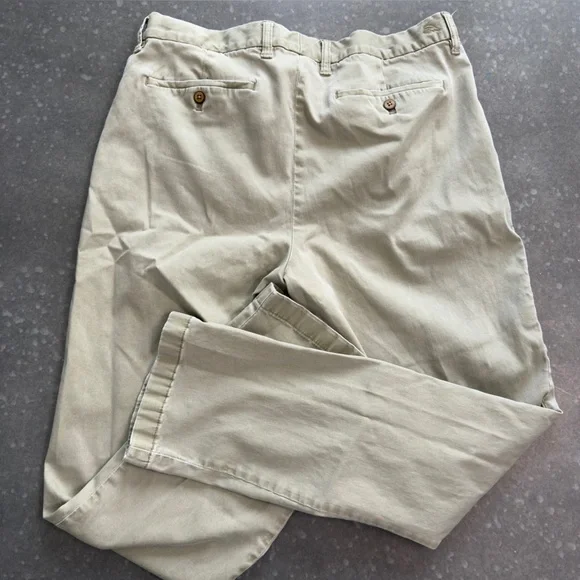 Tommy Bahama Khaki Flat-Front Relaxed Chino Pants - Size 35x30 - Picture 4 of 12